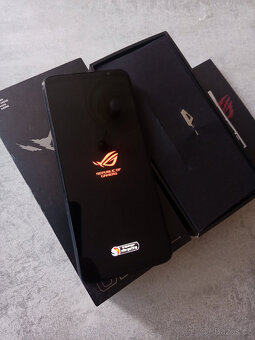 ASUS ROG 6 - 6