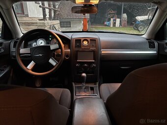 Chrysler 300c V6 2,7L 185xxx km pěkný stav - 6