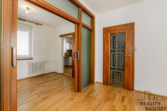 Světlý prostorný byt 3+1 s jídelnou a dvěma balkony v posled - 6