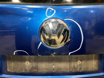 Páté dveře modrá metalíza LC5C VW Touran 1T2 facelift 2008 - 6