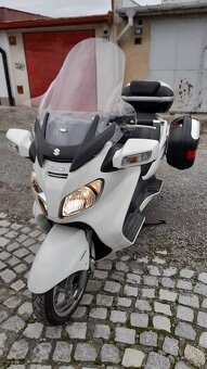 Suzuki Burgman 650 - 6