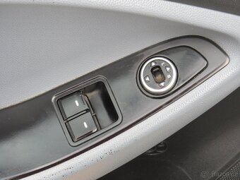 Hyundai I20 1.1 CRDI , 55 kW nafta, 2016 - 6