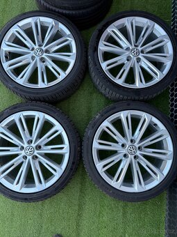Passat B8 R-LINE - DVĚ SADY PNEU - 235/40 R19 - 6