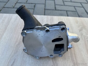 Volha Gaz 24, vodní pumpa, nová - 6