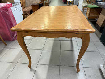 Intarzovaný dubový stůl a šest dubových židlí - 6