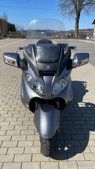 Suzuki Burgman 650 - 6