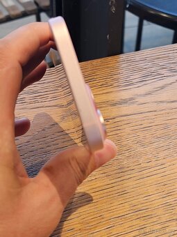 Prodám Iphone 15 - 256 GB růžová - stav jako nový - 6