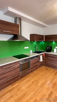 Moderní kuchyňská linka s vestavěnými spotrebici - 6
