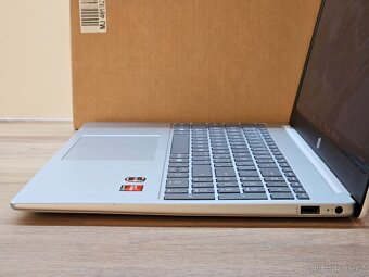 15,6" IPS_HP PAVILION 15_R5-7520U_8GB DDR5_512GB_AMD - 6