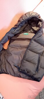 Zánovní chlapecká prošívaná vesta zn.Benetton  vel .120 - 6