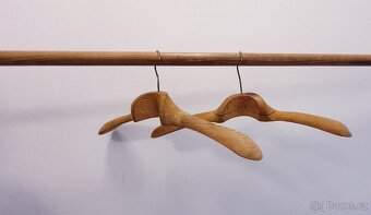 Dřevěná retro ramínka - 6