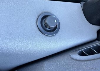 Renault Scénic 1.6i 16v KLIMATIZACE ABS manuál 77 kw - 6