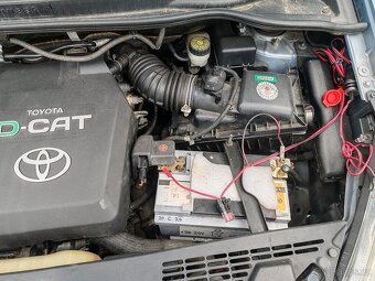 Prodám toyota corolla verso 2.2 d-cat 130kW cena 30000 - 6