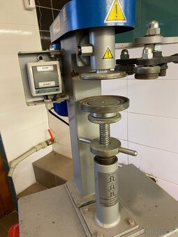 Prodám poloautomatický zavírač konzerv. - 6