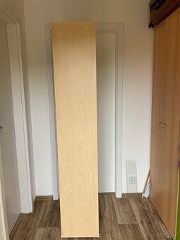 Vysoká skříň/ knihovna, design světlý dub - 6