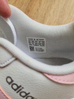 Prodám nové ADIDAS Dámske boty vel.39 - 6