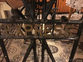 Retro šicí stroj - 6