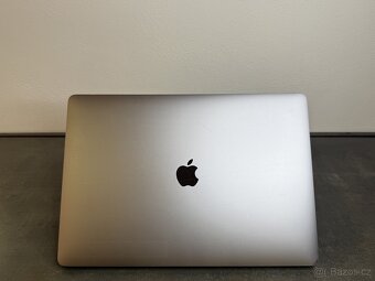 Macbook Pro 15" 2019 / I9 / 16GB / 512GB / Space gray - 6