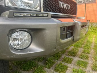 Toyota Land Cruiser 79 - 6