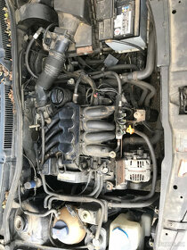 VW Golf 4 1998 1,6i SR 74kW AKL - díly z auta - 6