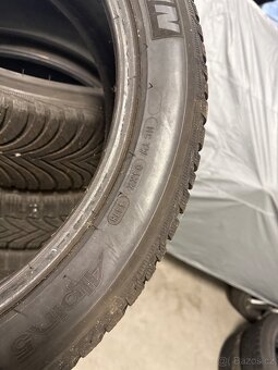 prodám zimní 215/65/16 Michelin - 6
