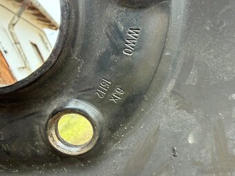 Prodám plechové disky 5x112 se zimní pneu 195 65 r15 - 6