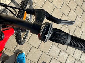 Dětské horské kolo rockrider st900 velikost 20" - 6