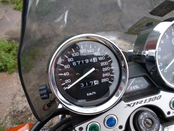 Yamaha xjr 1300 - 6