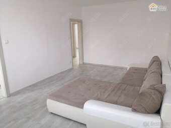 Pronájem moderního bytu 3+1 s lodžií v Jičíně - 6