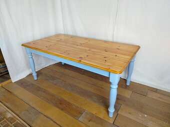 Dřevěný jídelní stůl - 6