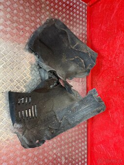 PRAVÝ PŘEDNÍ PODBĚH AUDI A8 4H D4 - 6