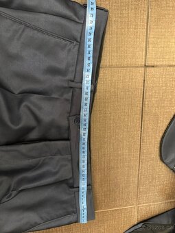 Elegantní tmavý pánský oblek - 6