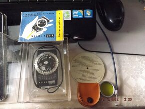 Prodám sběrateli staré fotoaparáty, kameru 8mm,promítačku - 6