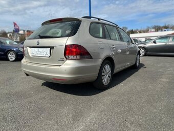 Volkswagen Golf - 6