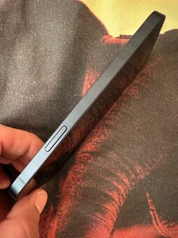 iPhone 12, baterie 100% - 6