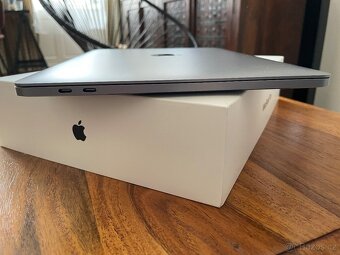 MacBook PRO 13 (2018) / Space Gray / 256GB / Touch Bar - 6