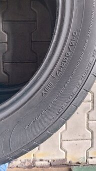 Prodám 2 x letní pneu Fulda 215/55/17 - 6