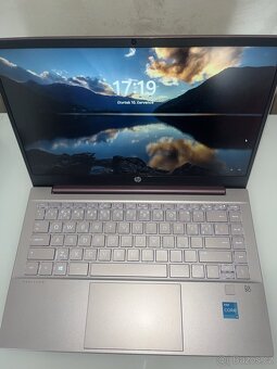 Prodám málo vyžívaný notebook zn HP v růžové barvě - 6