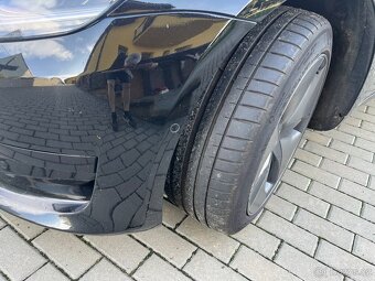 Tesla model 3 - 6