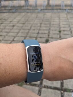 Fitbit charge 6 , jako nový - 6