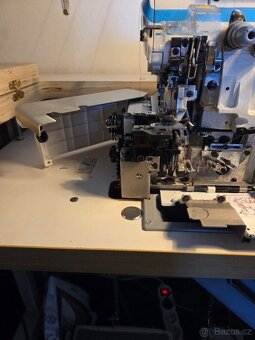 průmyslový šici stroj overlock 5 nitný na 220w - 6