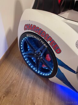 Dětská postel auto, svítí, hraje - 6