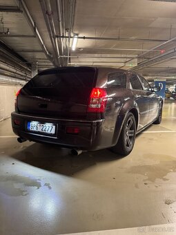 Vínový Chrysler 300c Touring. 3.5V6 183kw RWD - 6