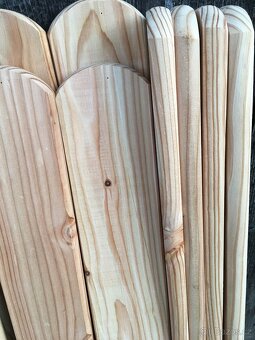 Dřevo- Plotová modřínová prkna plotovka plaňky na plot. - 6