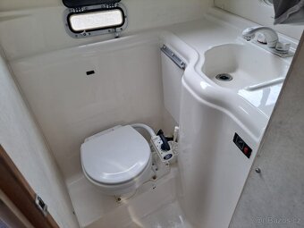 Motorová kajutová loď Bayliner 2655 - 6