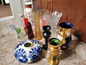 Vázy různého stáří, materiálu a velikosti - 6