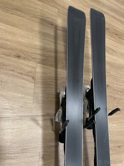 Dámské carvingové lyže Atomic - 6