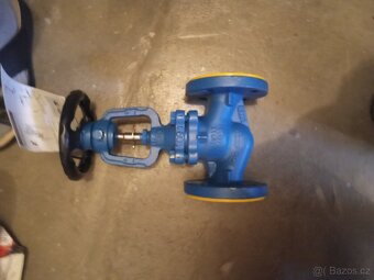 Prodám ventily2 krát ,1 redukce,budiky - 6