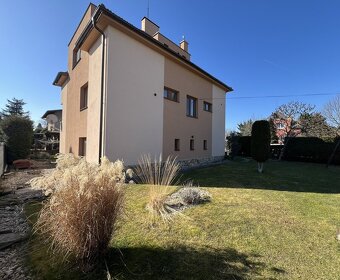 Unikátní dvougenerační vila, pozemek 540m2, studna, Hradec K - 6