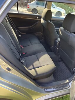 Prodám Toyota Avensis, kombi Motor: 1.8 VVT-i - 6